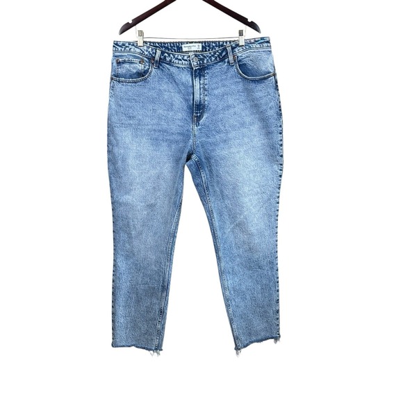 Abercrombie & Fitch The Mom High Rise Curve‎ Love Women's Size 34 18L Blue Jeans - Picture 1 of 4